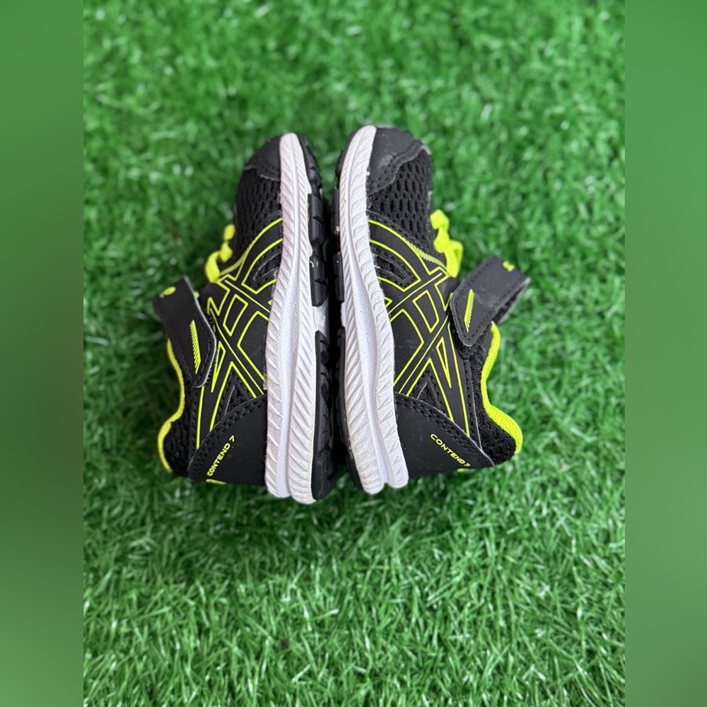 ASICS Kids Black and Yellow Running Shoes Size K4